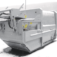 Absetzpresscontainer (Absetzpresse) der Marke Beringer, 12 m³, Grau RAL 9006, mit Hebekippvorrichtung (HKV) – leistungsstarke Loesung zur gewerblichen Abfallverdichtung.