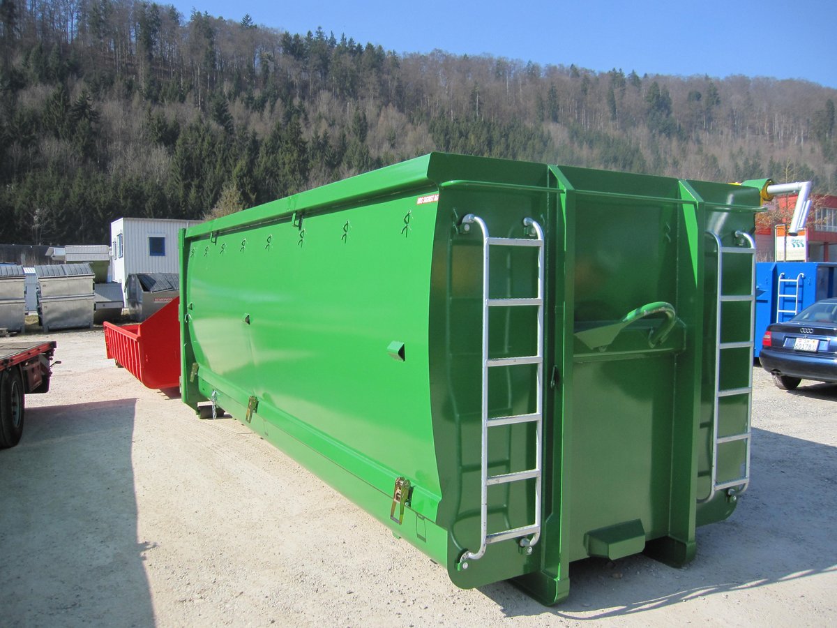 Abrollcontainer mit 32 m³ Volumen aus der Serie EKO2, grün lackiert